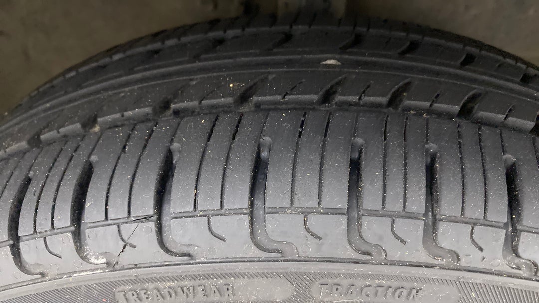 Right Front Tyre Tread
