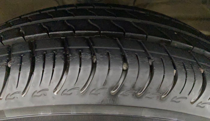 2019 Maruti S PRESSO VXI (O) AMT, Petrol, Automatic, 30,347 km, Right Front Tyre Tread