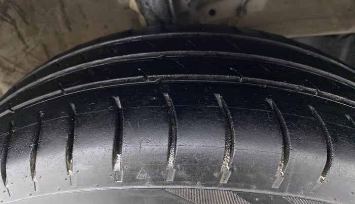 2018 Maruti Ertiga VDI SHVS, Diesel, Manual, 88,509 km, Right Front Tyre Tread