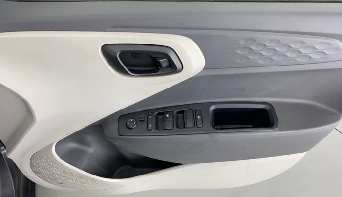 2021 Hyundai AURA S CNG, CNG, Manual, 18,022 km, Driver Side Door Panels Control