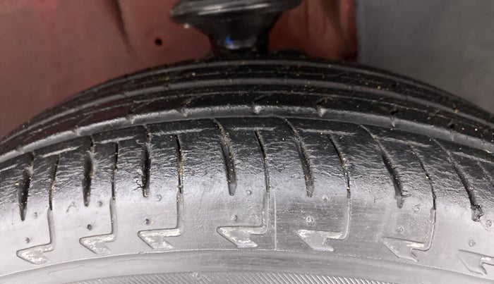 2018 Maruti IGNIS DELTA 1.2 AMT, Petrol, Automatic, 33,509 km, Right Front Tyre Tread