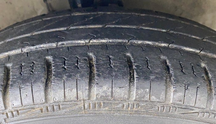 2010 Maruti Swift Dzire VXI, Petrol, Manual, 90,039 km, Right Front Tyre Tread