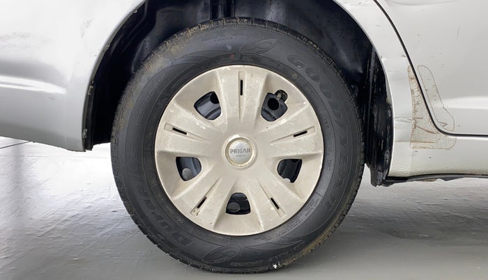 2010 Maruti Swift Dzire VXI, Petrol, Manual, 90,039 km, Right Rear Wheel