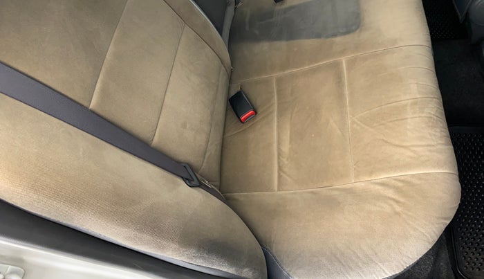 2010 Maruti Swift Dzire VXI, Petrol, Manual, 90,170 km, Second-row right seat - Cover slightly stained