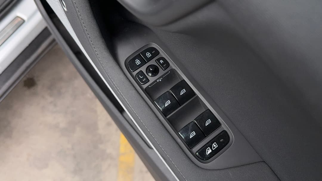 2022 Polestar 2 Std Range Single Motor 69kwh, Automatic, 36647 km, Drivers Side Door Panel Controls