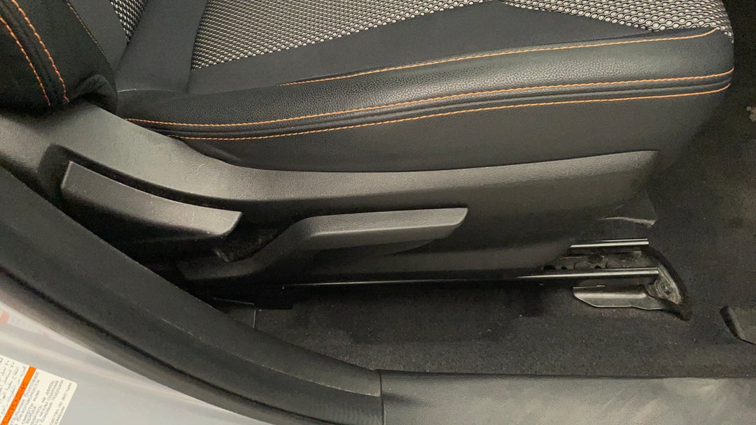 2018 Subaru XV 2.0i, Automatic, 71470 km, Drivers Side Adjustment Panel