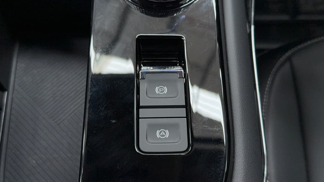 2025 GWM Haval H6 Lux, Automatic, 7556 km, Handbrake