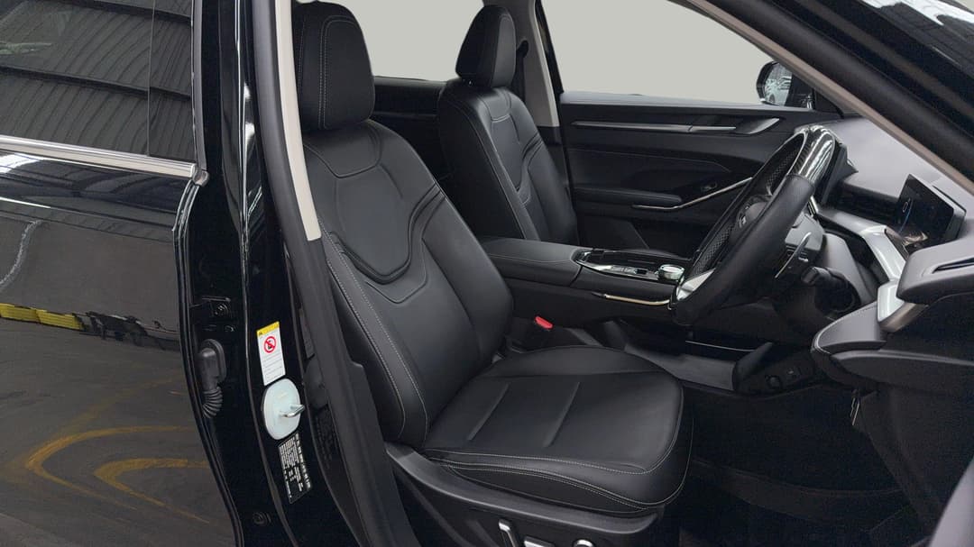 2025 GWM Haval H6 Lux, Automatic, 7556 km, Right Side Front Door Cabin View