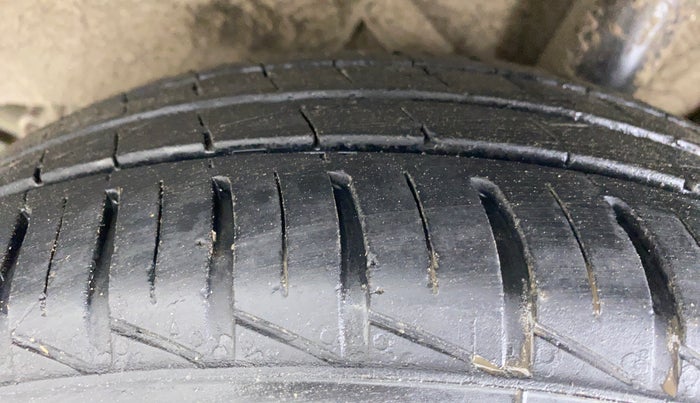 2021 Hyundai AURA S CNG, CNG, Manual, 34,584 km, Left Rear Tyre Tread