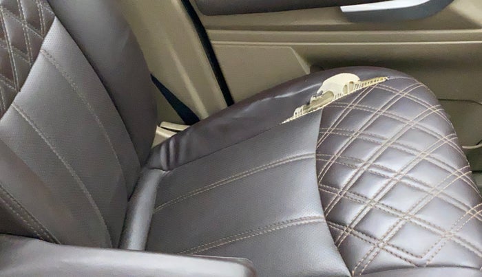 2019 Mahindra TUV300 T8, Diesel, Manual, 83,459 km, Front left seat (passenger seat) - Cover slightly torn