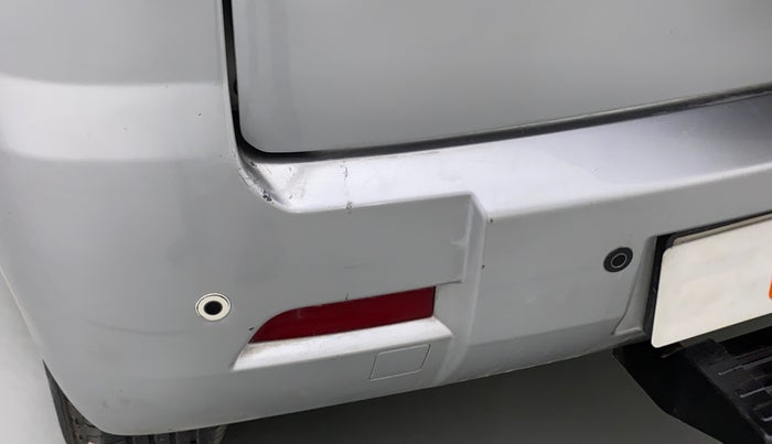 2019 Mahindra TUV300 T8, Diesel, Manual, 84,025 km, Rear bumper - Paint is slightly damaged