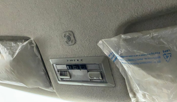 2019 Mahindra TUV300 T8, Diesel, Manual, 83,459 km, Ceiling - Roof light/s not working