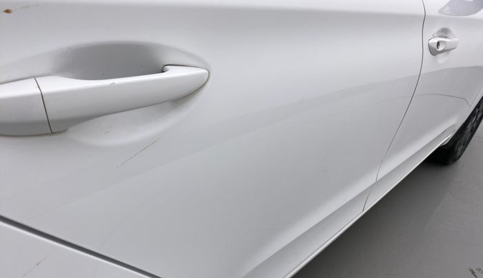 2019 Hyundai Elite i20 SPORTZ PLUS 1.2, Petrol, Manual, 26,880 km, Right rear door - Slightly dented
