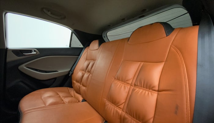 2019 Hyundai Elite i20 SPORTZ PLUS 1.2, Petrol, Manual, 26,880 km, Right Side Rear Door Cabin
