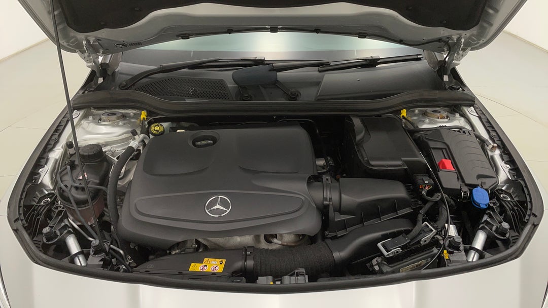 2018 Mercedes-benz CLA 200 Shooting Brake, Automatic, 71812 km, Open Bonnet (Engine)