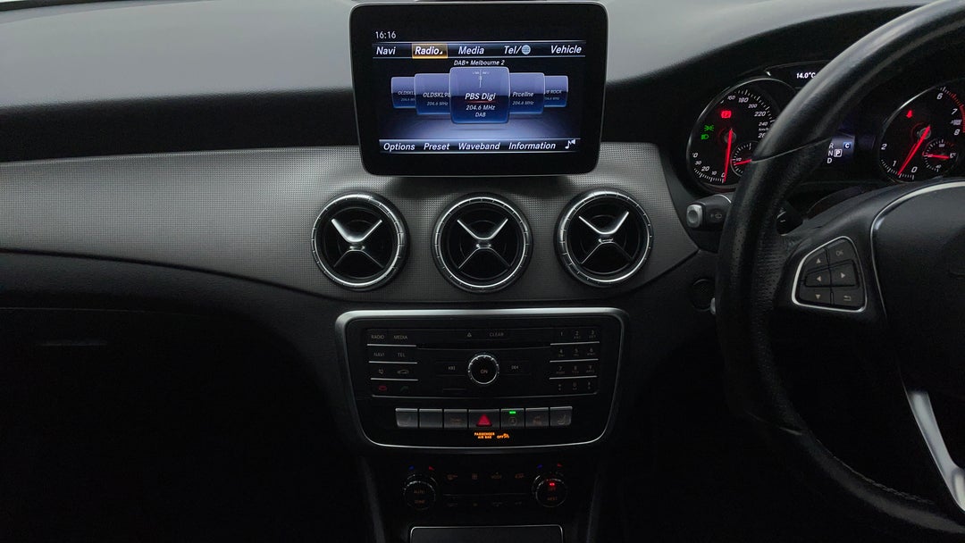 2018 Mercedes-benz CLA 200 Shooting Brake, Automatic, 71812 km, Center Console