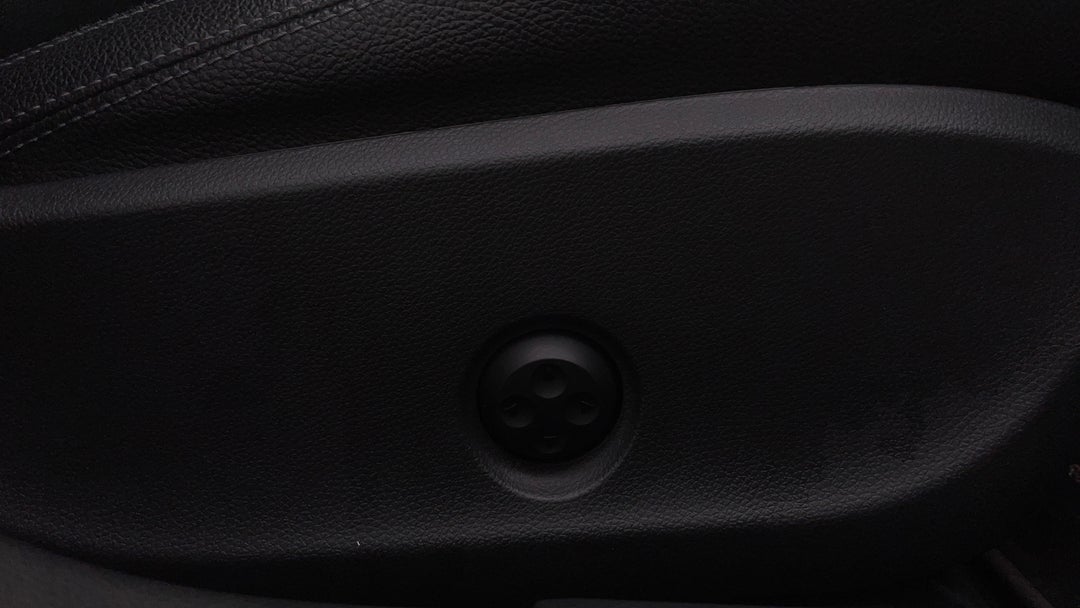 2018 Mercedes-benz CLA 200 Shooting Brake, Automatic, 71812 km, Drivers Side Adjustment Panel