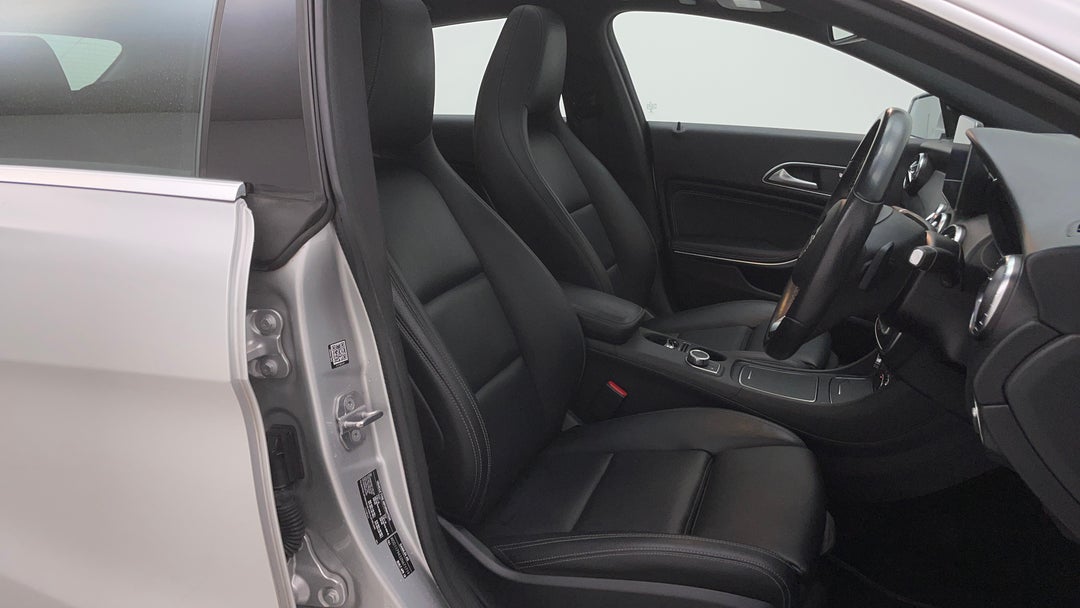 2018 Mercedes-benz CLA 200 Shooting Brake, Automatic, 71812 km, Right Side Front Door Cabin View