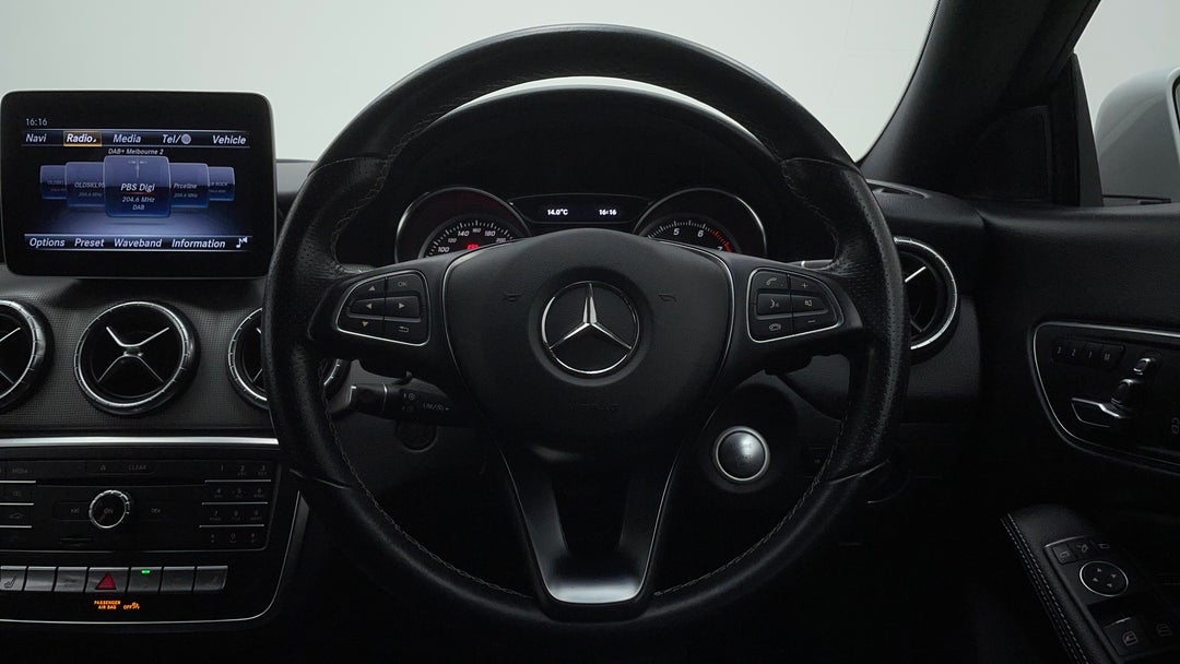 2018 Mercedes-benz CLA 200 Shooting Brake, Automatic, 71812 km, Steering Wheel Close-up