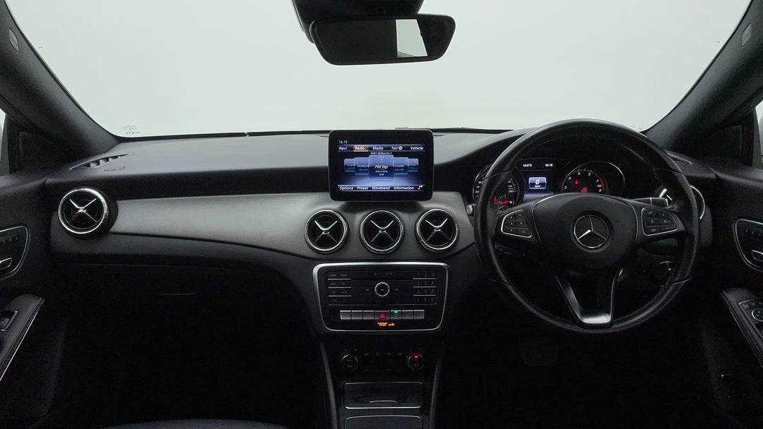 2018 Mercedes-benz CLA 200 Shooting Brake, Automatic, 71812 km, Dashboard View