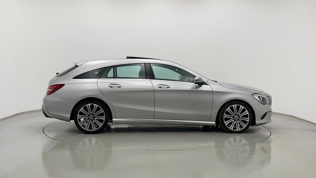 2018 Mercedes-benz CLA 200 Shooting Brake, Automatic, 71812 km, Right Side View