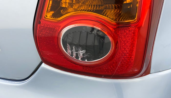 2011 Toyota Etios Liva G, Petrol, Manual, 48,721 km, Right tail light - Minor damage