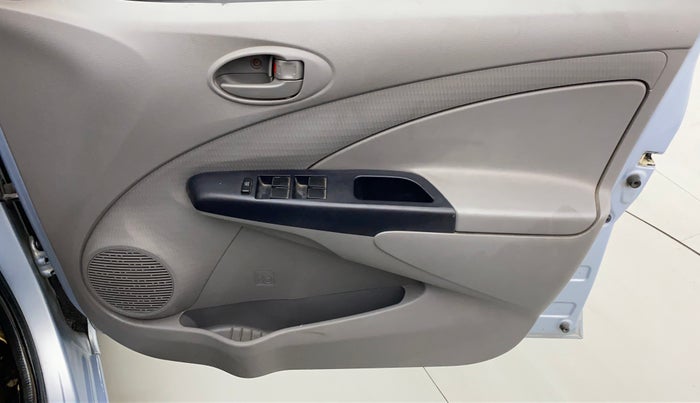 2011 Toyota Etios Liva G, Petrol, Manual, 48,721 km, Driver Side Door Panels Control