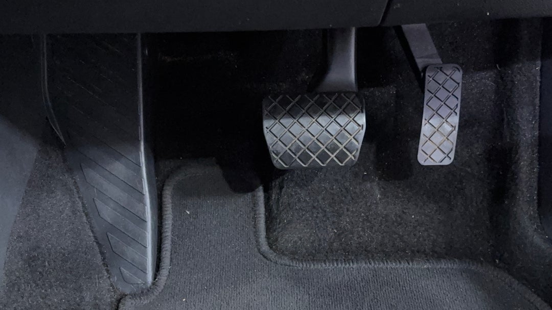 2019 SKODA Karoq 110tsi, Automatic, 67739 km, Pedals and Footmat