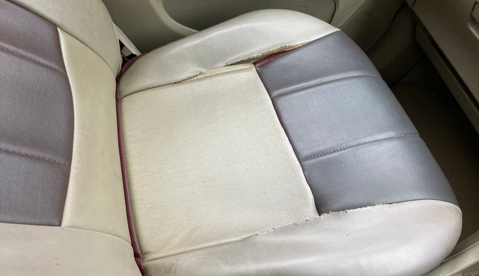 2013 Maruti Ertiga ZDI, Diesel, Manual, 98,482 km, Front left seat (passenger seat) - Cover slightly torn