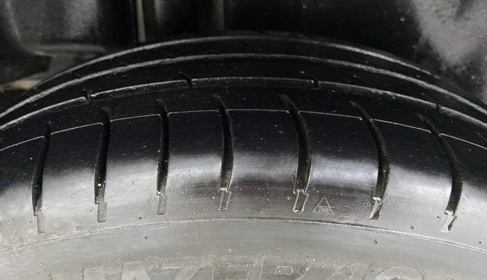 2017 Maruti Ciaz DELTA 1.3 DDIS SHVS, Diesel, Manual, 63,612 km, Right Rear Tyre Tread
