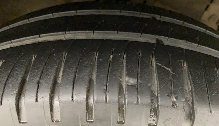 2014 Maruti Swift Dzire VDI, Diesel, Manual, 86,763 km, Right Front Tyre Tread
