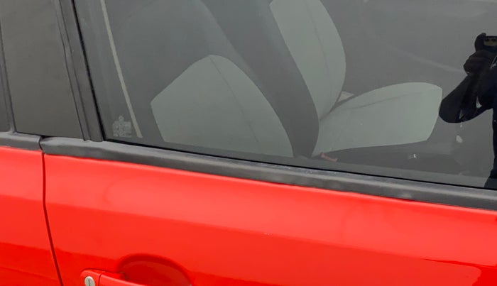2015 Volkswagen Polo HIGHLINE1.2L, Petrol, Manual, 66,830 km, Driver-side door - Weather strip has minor damage