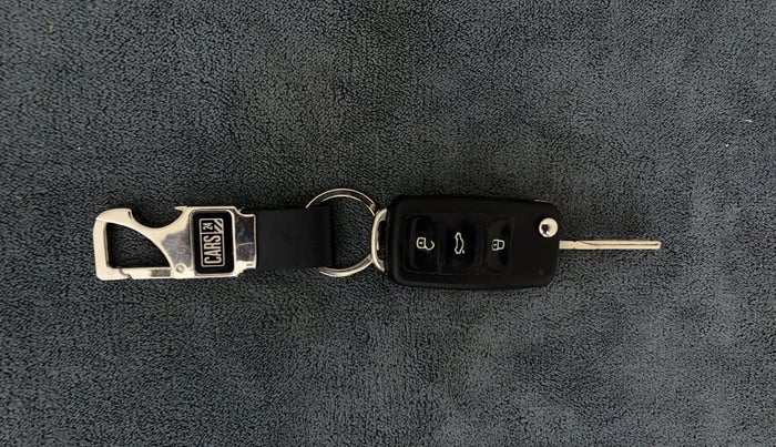 2015 Volkswagen Polo HIGHLINE1.2L, Petrol, Manual, 66,830 km, Key Close Up