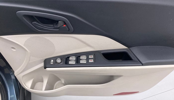 2021 Mahindra XUV 3OO W6 1.5 DIESEL, Diesel, Manual, 36,372 km, Driver Side Door Panels Control