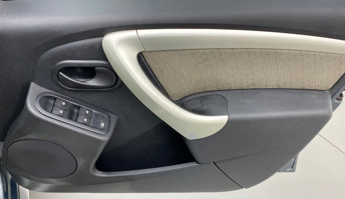 2014 Renault Duster 85 PS RXL, Diesel, Manual, 55,567 km, Driver Side Door Panels Control