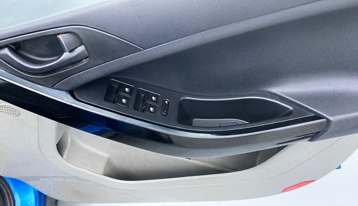 2018 Tata NEXON XT 1.2, Petrol, Manual, 26,033 km, Driver Side Door Panels Control