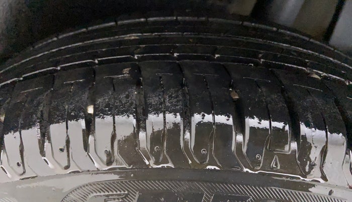 2020 Maruti Dzire ZXI, Petrol, Manual, 13,502 km, Left Front Tyre Tread