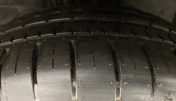 2018 Ford Figo Aspire 1.2 TITANIUM PETROL, Petrol, Manual, 56,308 km, Right Front Tyre Tread