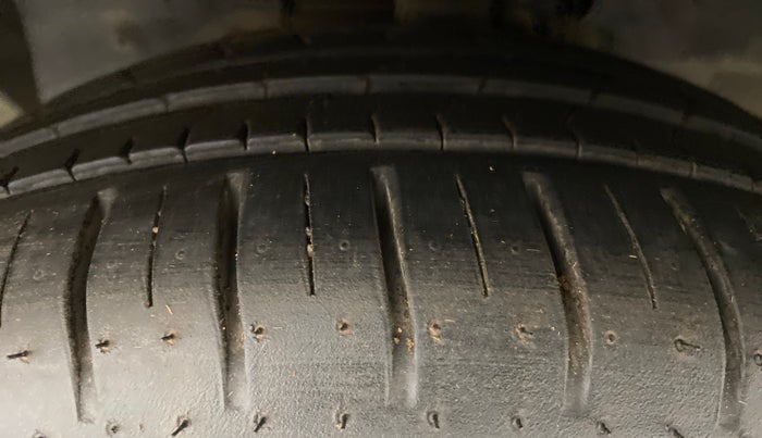 2018 Ford Figo Aspire 1.2 TITANIUM PETROL, Petrol, Manual, 56,308 km, Left Front Tyre Tread