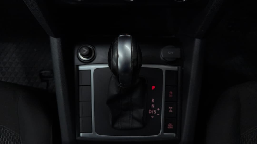 2017 Volkswagen Amarok V6 Tdi 550 Highline, Automatic, 155878 km, Gear Lever 