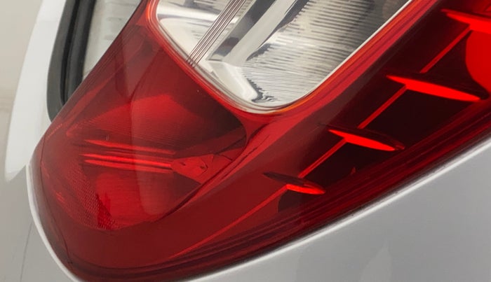 2018 Hyundai Eon ERA +, Petrol, Manual, 39,371 km, Right tail light - Minor scratches