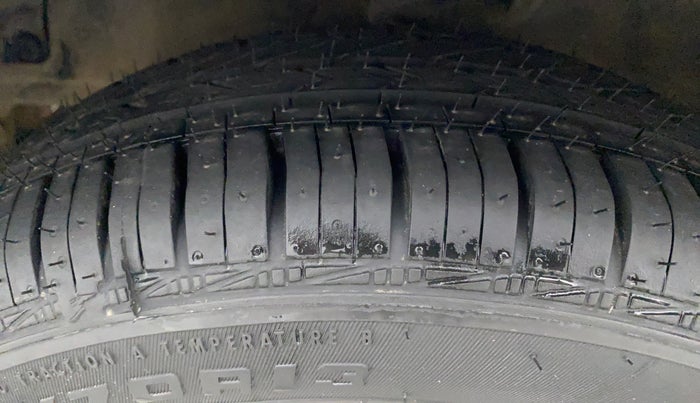 2018 Hyundai Eon ERA +, Petrol, Manual, 39,371 km, Left Front Tyre Tread