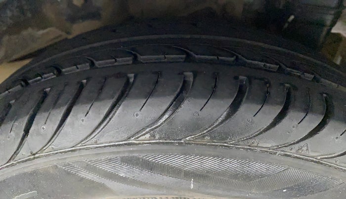 2018 Hyundai Eon ERA +, Petrol, Manual, 39,371 km, Left Rear Tyre Tread