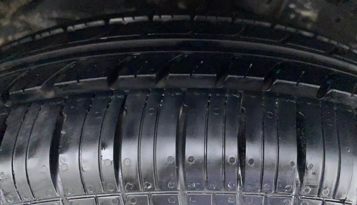 2012 Maruti Swift VDI, Diesel, Manual, 31,562 km, Left Front Tyre Tread