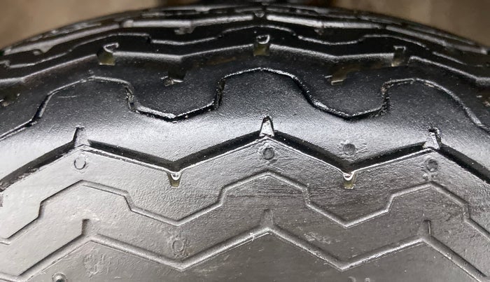 2018 Maruti OMNI E STD, Petrol, Manual, 26,985 km, Right Front Tyre Tread