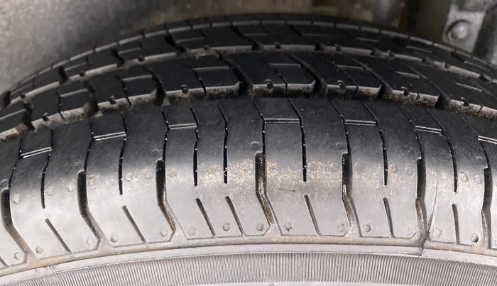 2017 Maruti Swift VXI D, Petrol, Manual, 58,050 km, Left Rear Tyre Tread