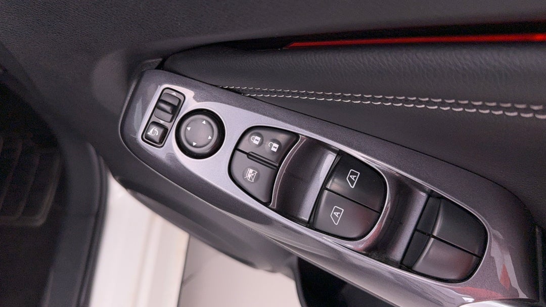 2023 Nissan Juke St-l, Automatic, 57218 km, Drivers Side Door Panel Controls