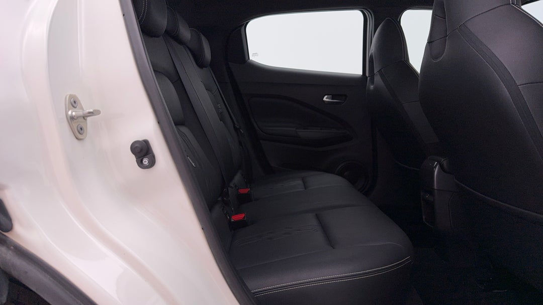 2023 Nissan Juke St-l, Automatic, 57218 km, Right Side Rear Door Cabin View