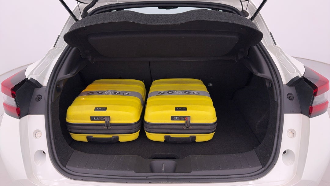 2023 Nissan Juke St-l, Automatic, 57218 km, Boot Inside View with Luggage