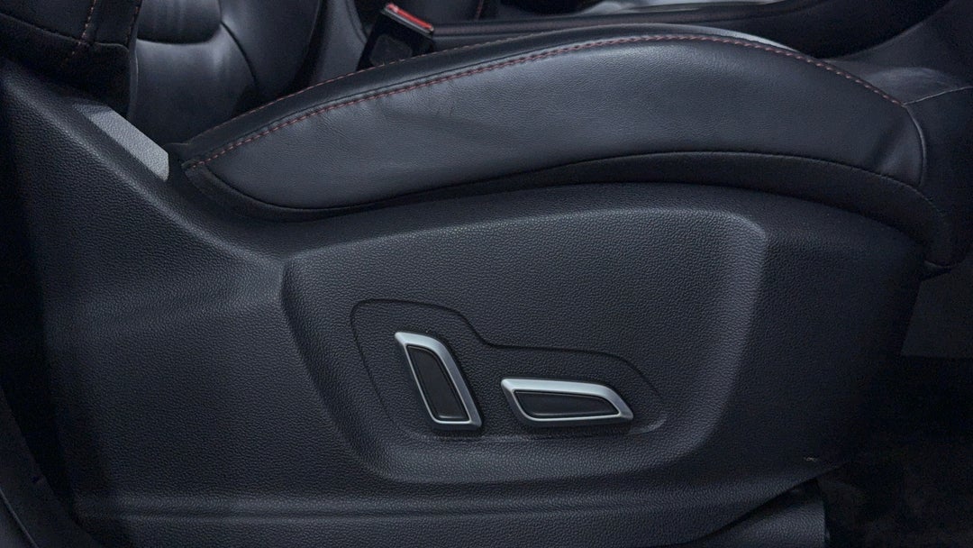 2022 MG HS +ev Phev Essence, Automatic, 22307 km, Drivers Side Adjustment Panel